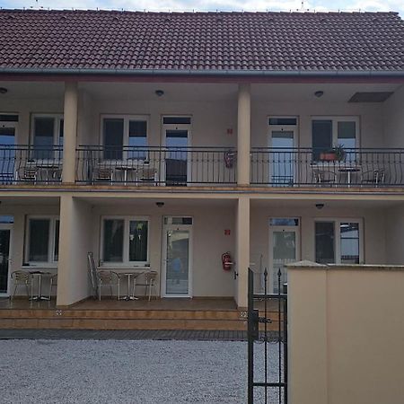 Apartmanovy Dom Flora Veľký Meder Kültér fotó